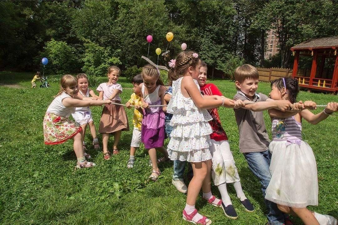 Сценарий игровых программ летом для детей. Детский праздник на природе. Праздник на природе для детей. Праздник для детей на улице. Детский выпускной на природе.