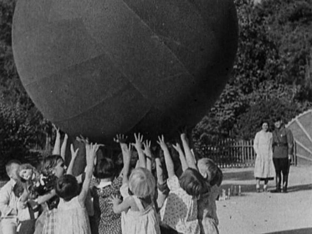 Кадр из художественного фильма Владимира Гончукова «Иностранка» (1937)