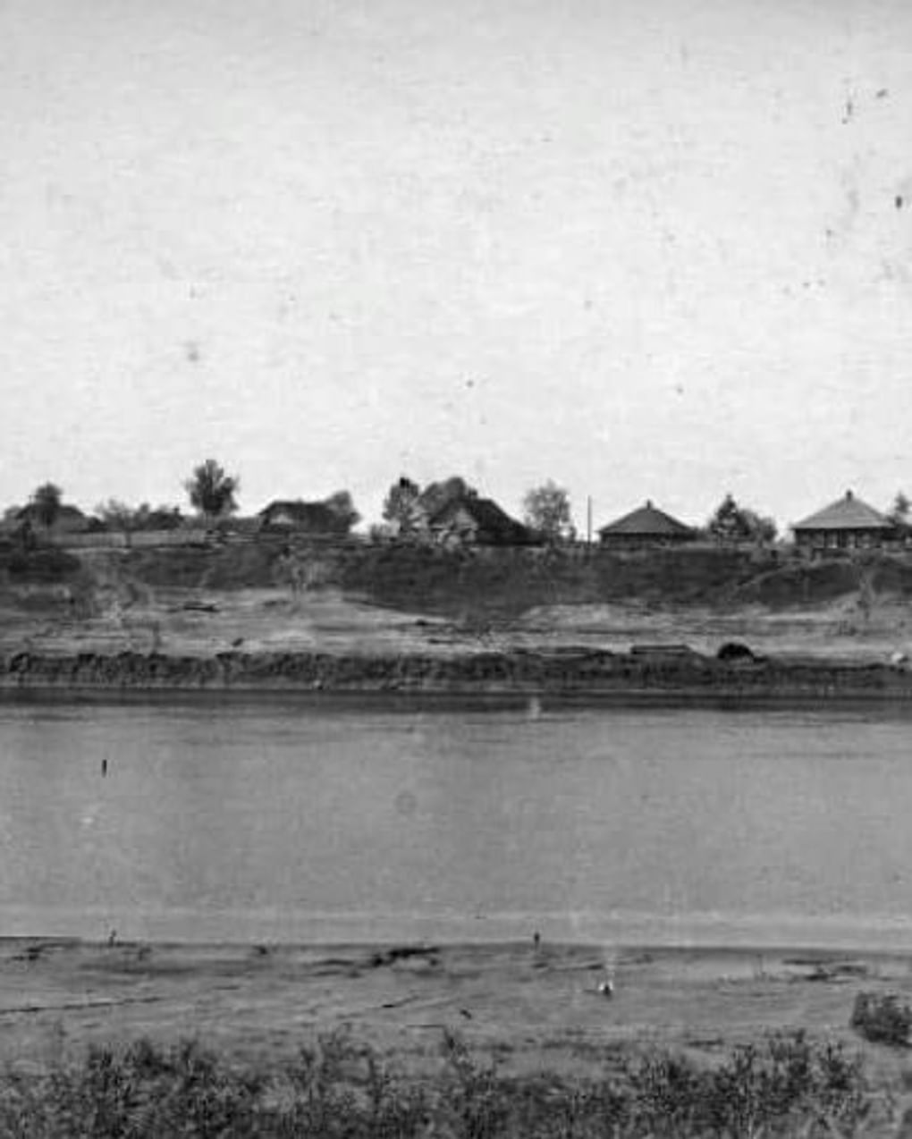 Окраины. Город Молога, Ярославская область. 1930-е годы. Фотография: Евгений Пирожков / Рыбинский государственный историко-архитектурный и художественный музей-заповедник, Рыбинск