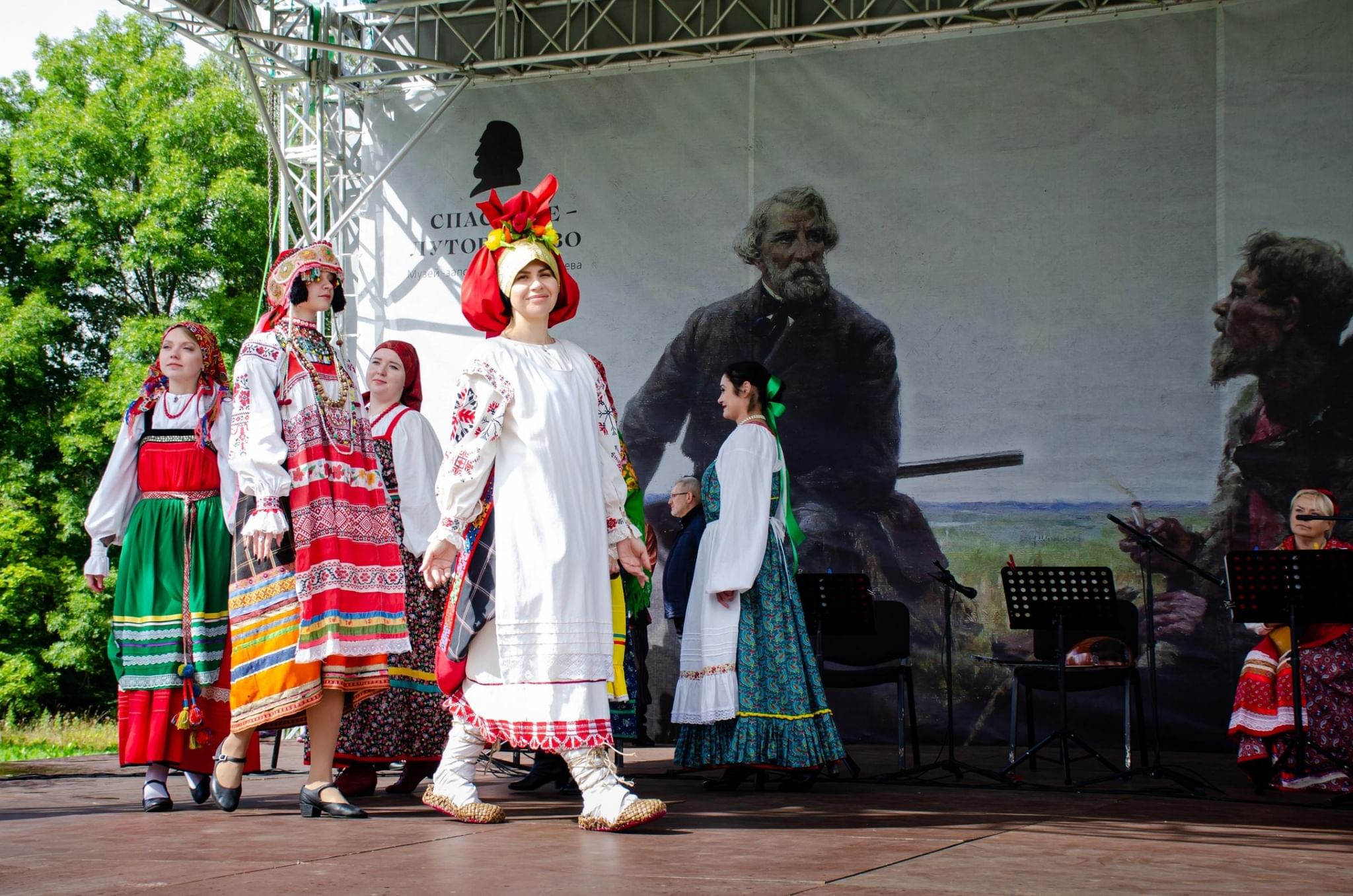 Клуб народной культуры. Народные костюмы. Русский народный костюм. Национальный костюм русского народа. Этно лето Орел.