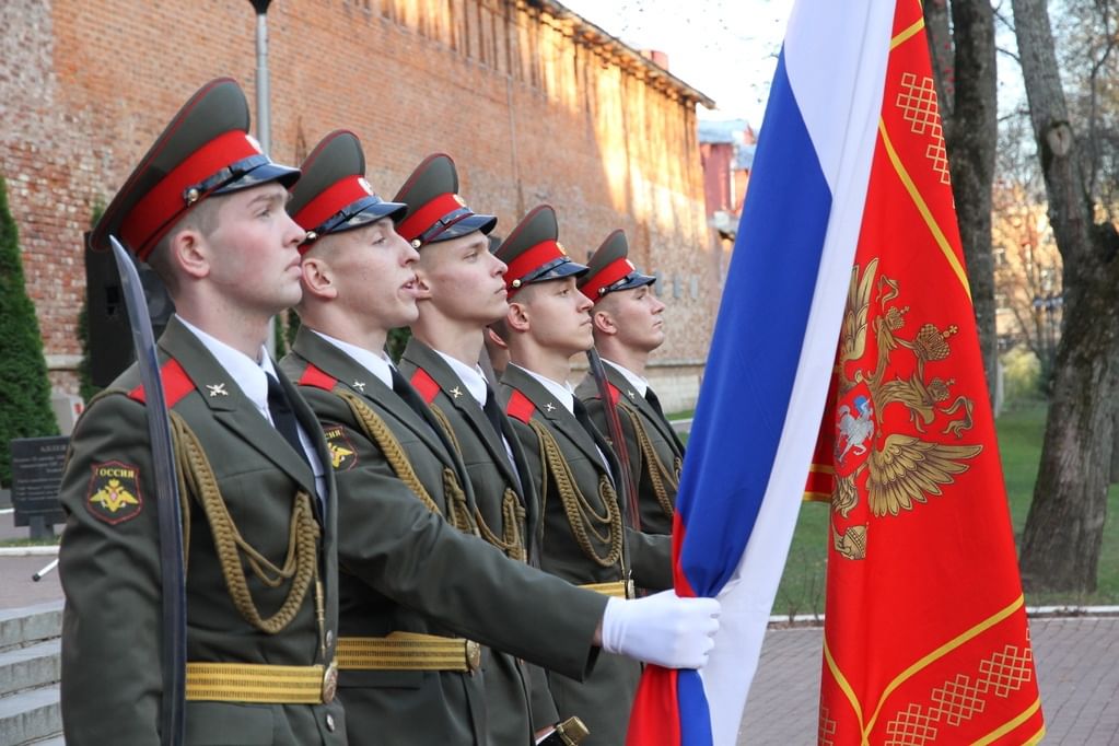 Военнослужащий патриот с честью и достоинством несущий звание защитника отечества презентация