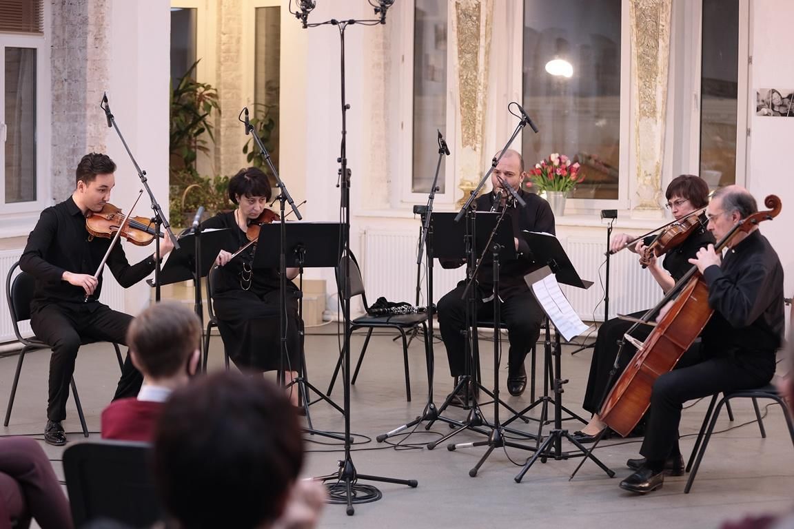 Вива оркестр. Московский камерный оркестр musica Viva. Студия musica Viva. Оркестр yesterday. Камерный оркестр с.Хржановского Инстаграмм.