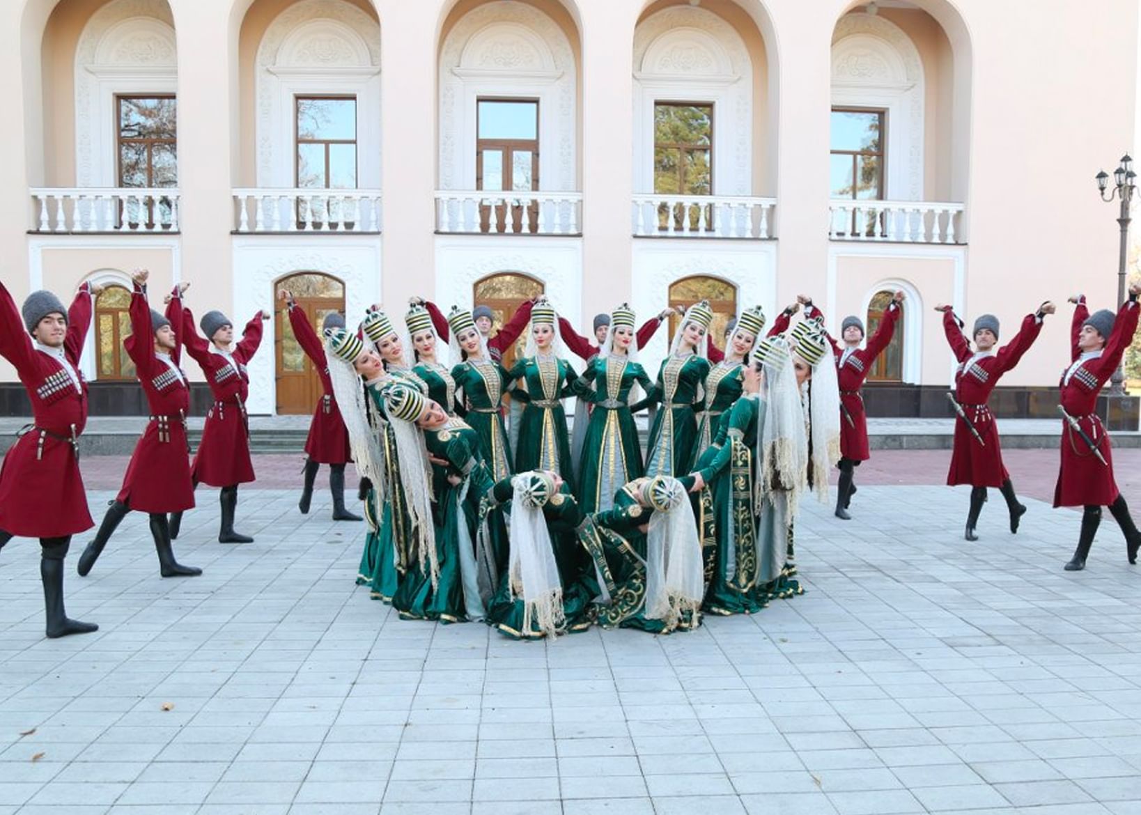 Адыгейский ансамбль Нальмэс