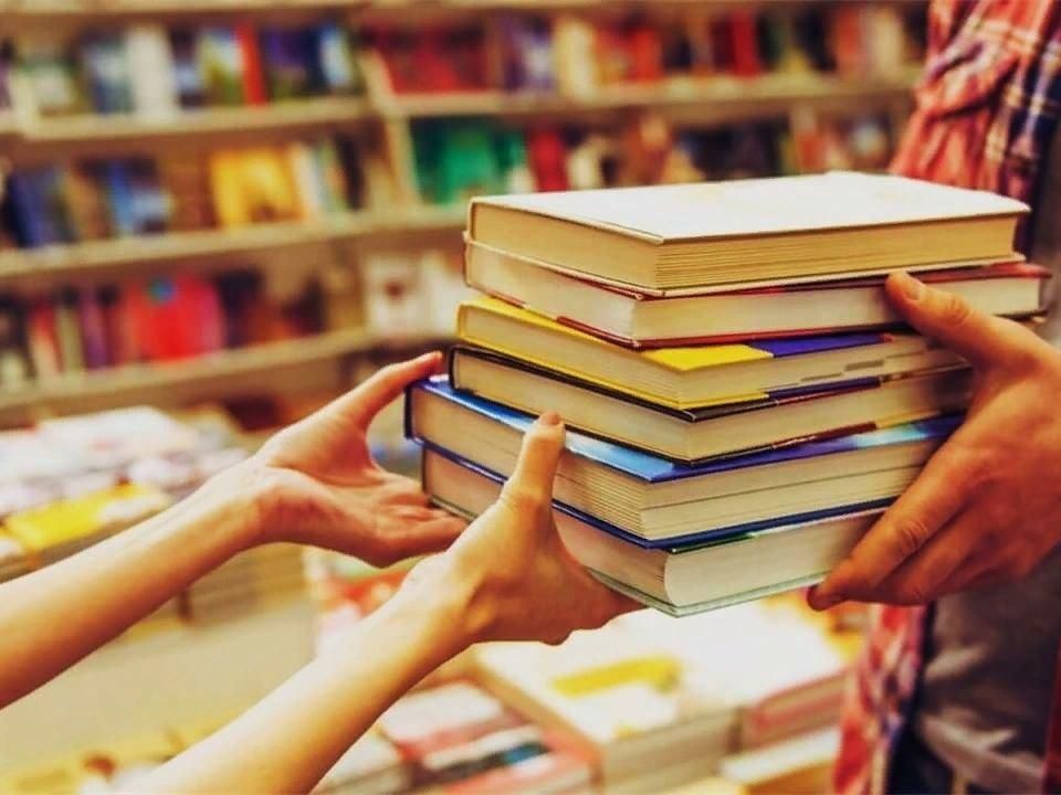 Моя библиотека как я собираю книги. Читатели в библиотеке. Библиотечные книжки. Верните книги в библиотеку. Сбор книг для детей.