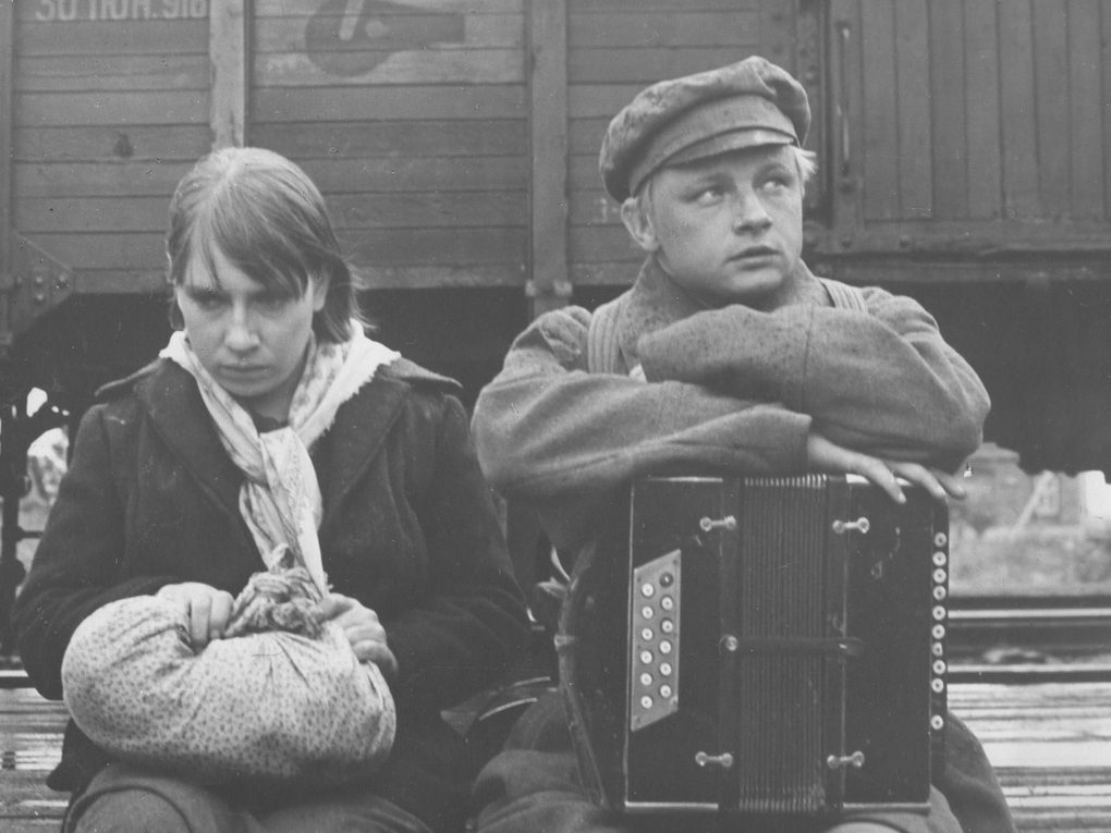 Кадр из художественного фильма Глеба Панфилова «В огне брода нет» (1967)