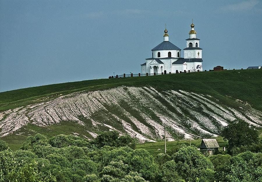 Фотографии белгородской области. Меловая гора Белгород Шопино Церковь на Холме. Церковь Покрова Пресвятой Богородицы Белгород Шопино. Шопино Белгородская область гора белая. Белгород достопримечательности гора.