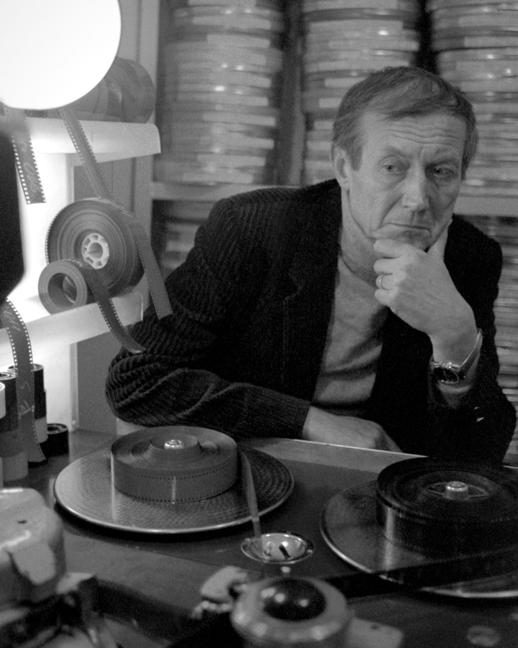 Евгений Евтушенко во время монтажа своего художественного фильма «Детский сад». Москва, 1983 год. Фотография: Николай Малышев / Фотохроника ТАСС