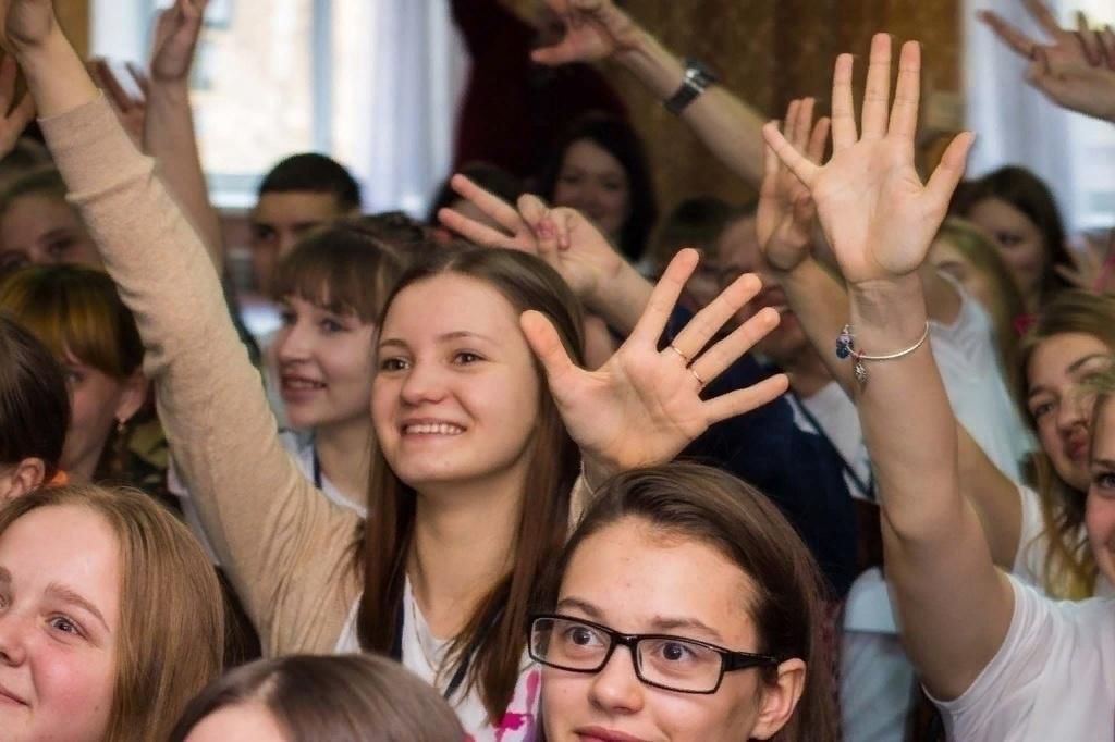 Молодежь на выборах. Активная молодежь. Политически активная молодежь. Подростки голосуют.