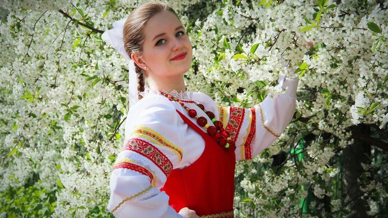 Русский под. Ой Варвара Варенька. Русские девушки поют. Русская девушка поет в народном костюме. Девушки поют в русских народных костюмах.
