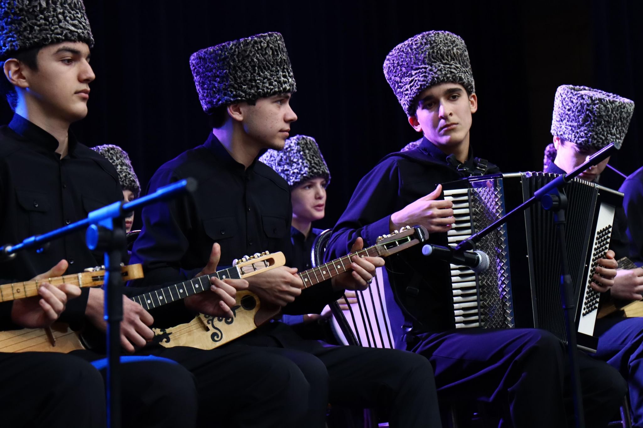 Чеченская музыкальная. Елка в Грозном 2023. Грозный музыка Кавказ.