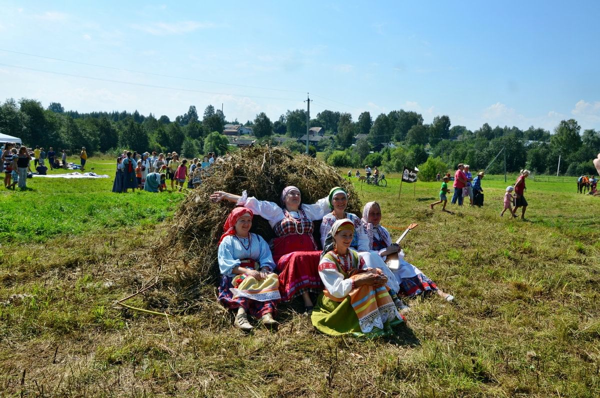 Сели день. Праздник в деревне. Праздник в селе. Гуляния в деревне. Деревенские гуляния.