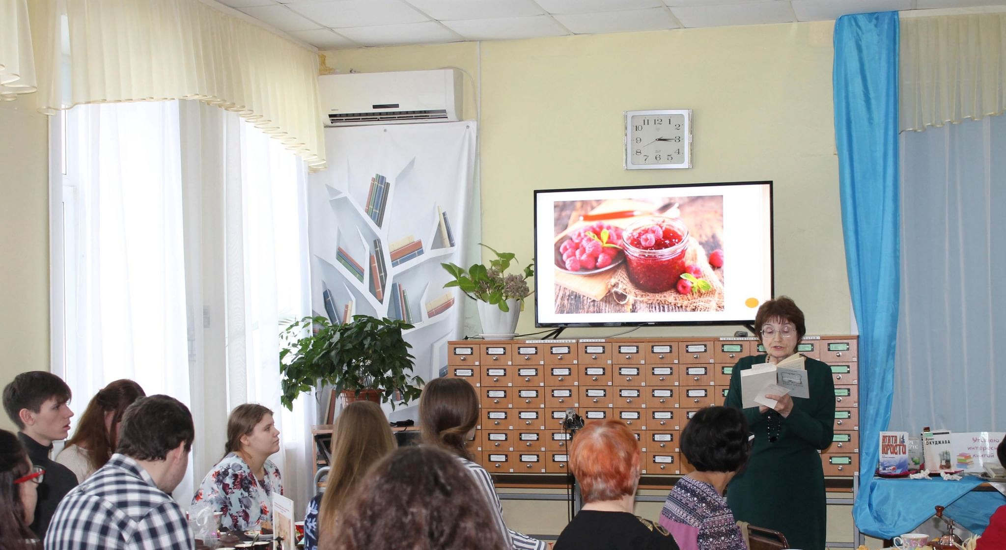 Мбу цгб. Библиокафе. Читать подано библиокафе.