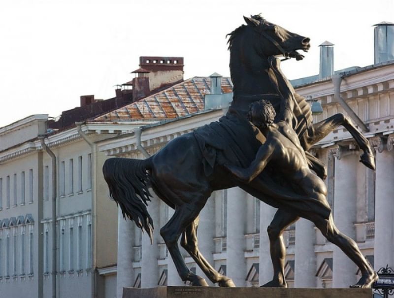 Конные статуи в петербурге. Аничков мост кони. Скульптура 19 века в Петербурге.