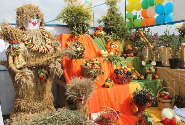 5 Awesome Fall Wedding Themes You Cannot Miss! - Mrs to Be Fall festival booth, 