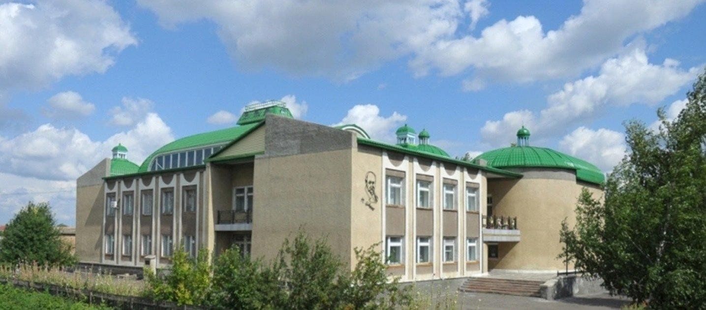 Полтавская центральная библиотека — Полтавский район, рп. Полтавка, ул.  Комсомольская, д. 14. Подробная информация о библиотеке: расписание, фото,  адрес и т. д. на официальном сайте Культура.РФ