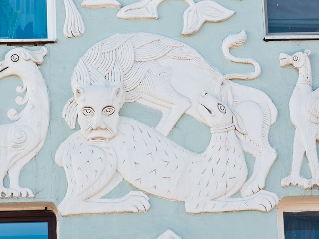 Фрагмент фасада доходного дома церкви Троицы на Грязех. 2018 год. Фотография: Е.О. / фотобанк «Лори»