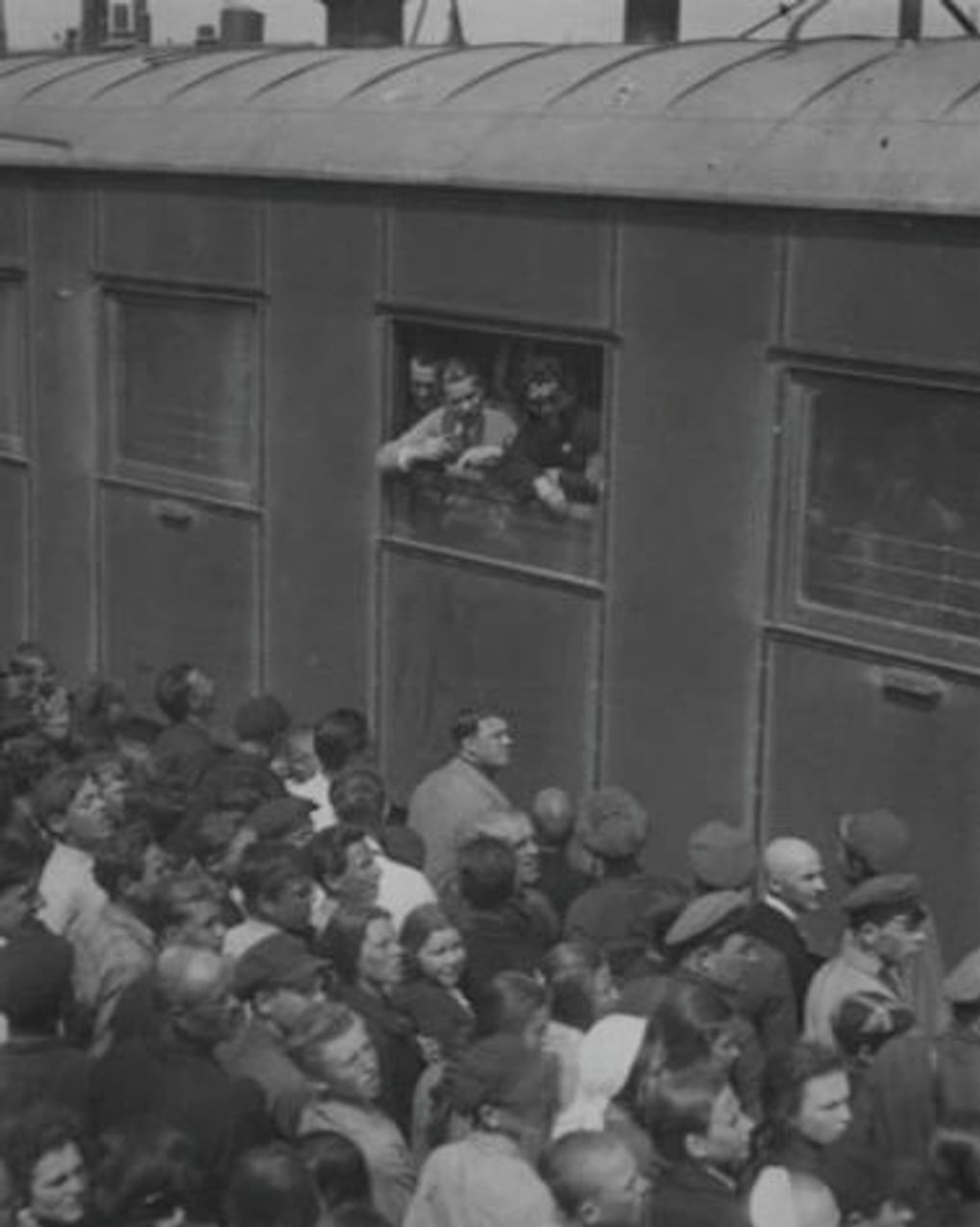 Встреча Максима Горького на вокзале. Можайск, Московская область, 1928 год. Фотография: Мультимедиа Арт Музей, Москва