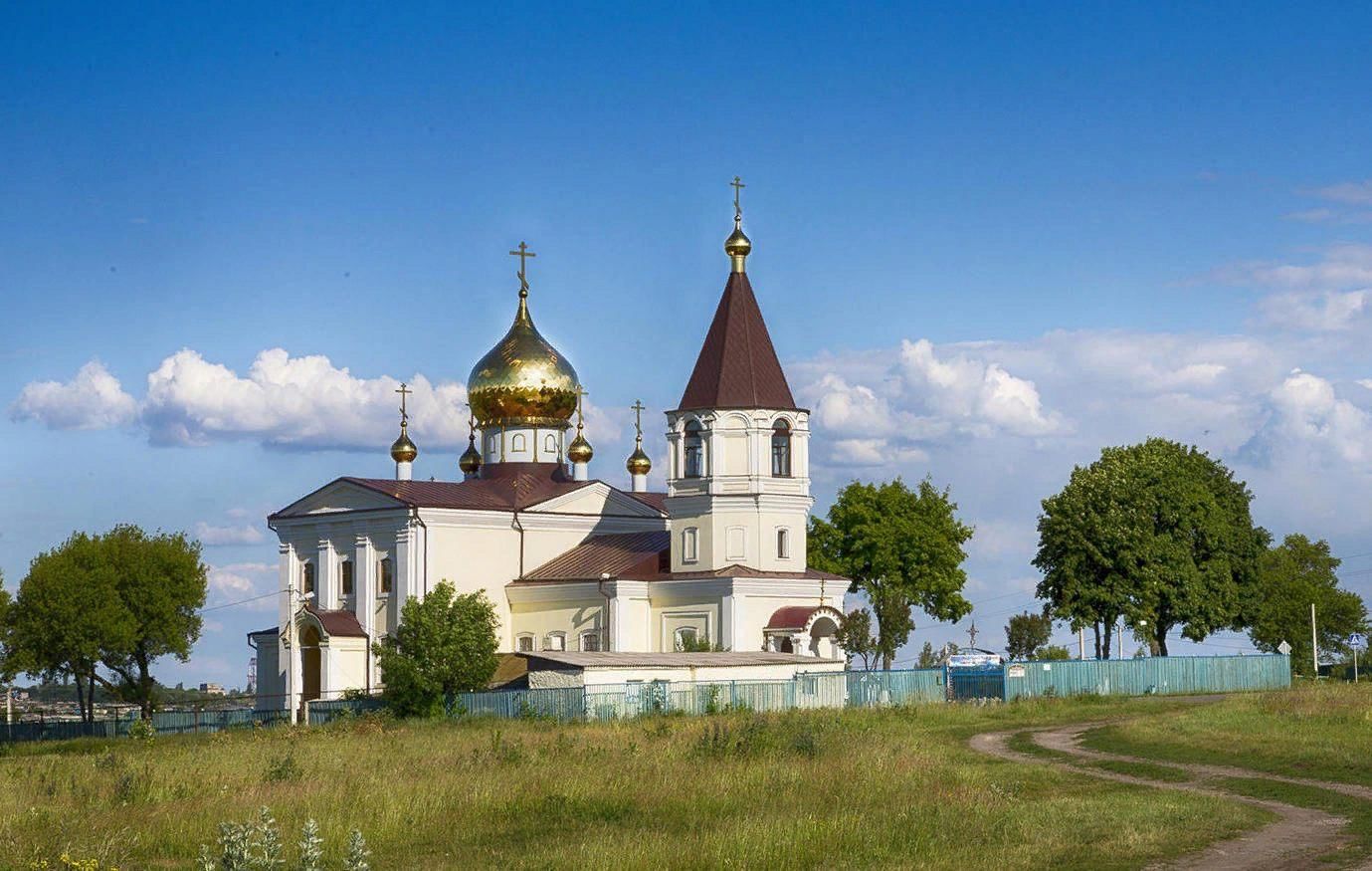 Горловка белгородская область. Храм Архангела Михаила с.теплый Колодезь. Церковь теплый Колодезь Губкин. Тёплый Колодезь Губкинский район Церковь. Храм Архангела Михаила Губкинского.