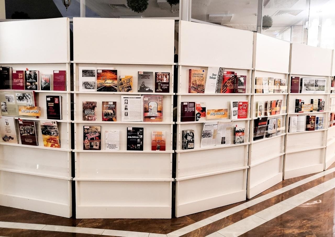 Non fiction гостиный двор. Нон фикшн гостиный двор. Книжный фестиваль. Книжный фестиваль. Ярмарка книг.