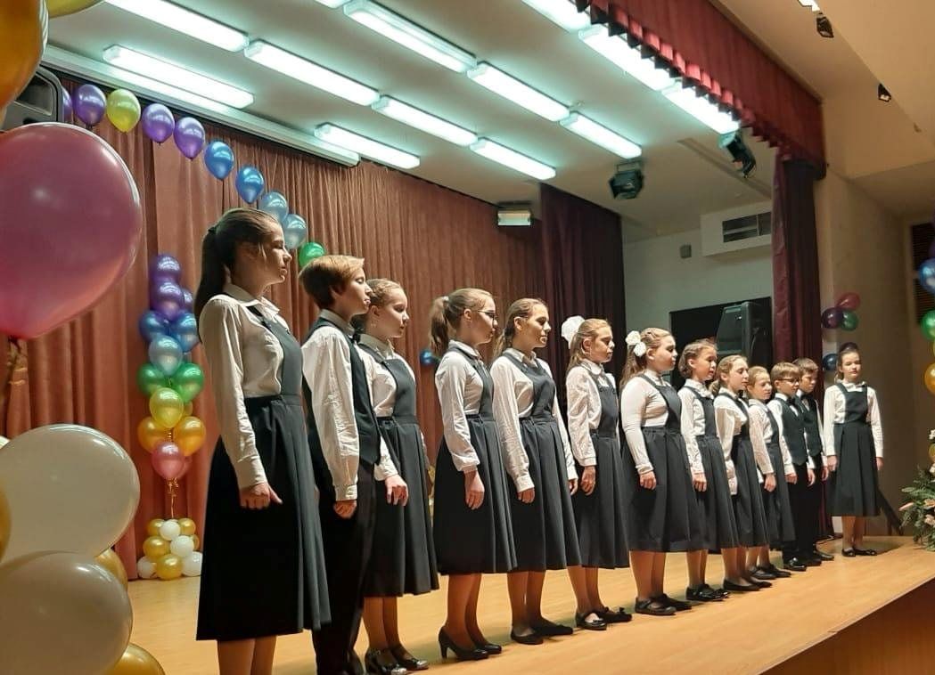 Концерт в школе сегодня. Школьный концерт. Концерт в школе 7 класс. Выступление школы 75 Москва. Концерт в школе 1577 Москва.