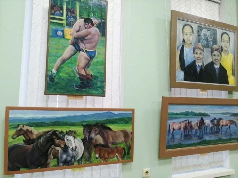 На выставке рисунки - 98 фото