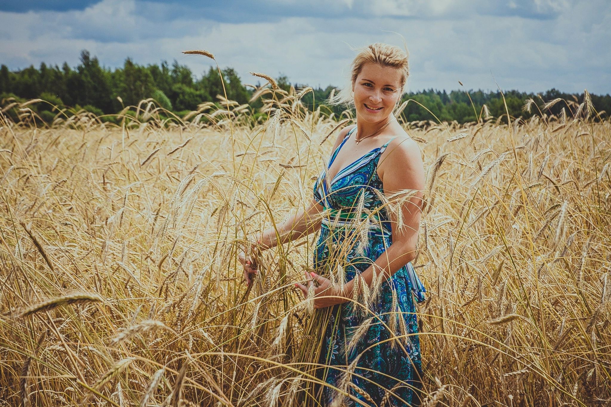 Жену в поле фото
