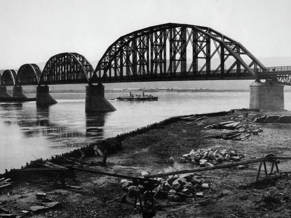 Мост через реку Енисей в Красноярске. 1899 год. Фотография: Архив Российской академии наук, Москва