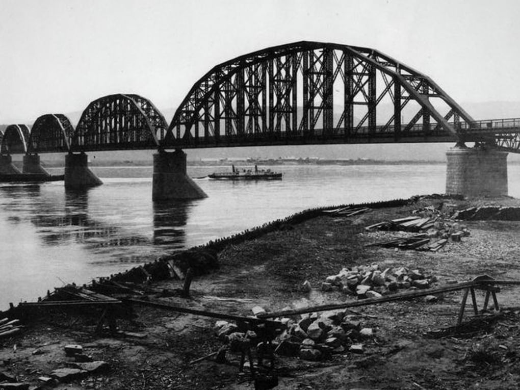 Мост через реку Енисей в Красноярске. 1899 год. Фотография: Архив Российской академии наук, Москва