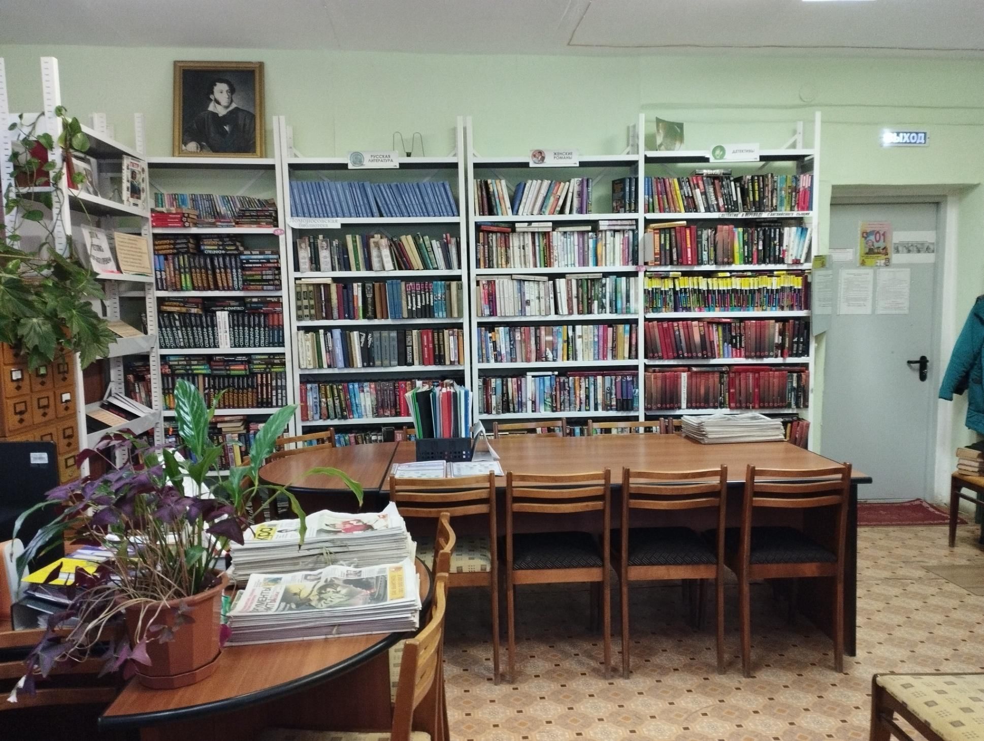 Книжный пермь. Кузьминка библиотека Пермь. Детская библиотека Пермь. Огонёк 35 библиотека Пермь.