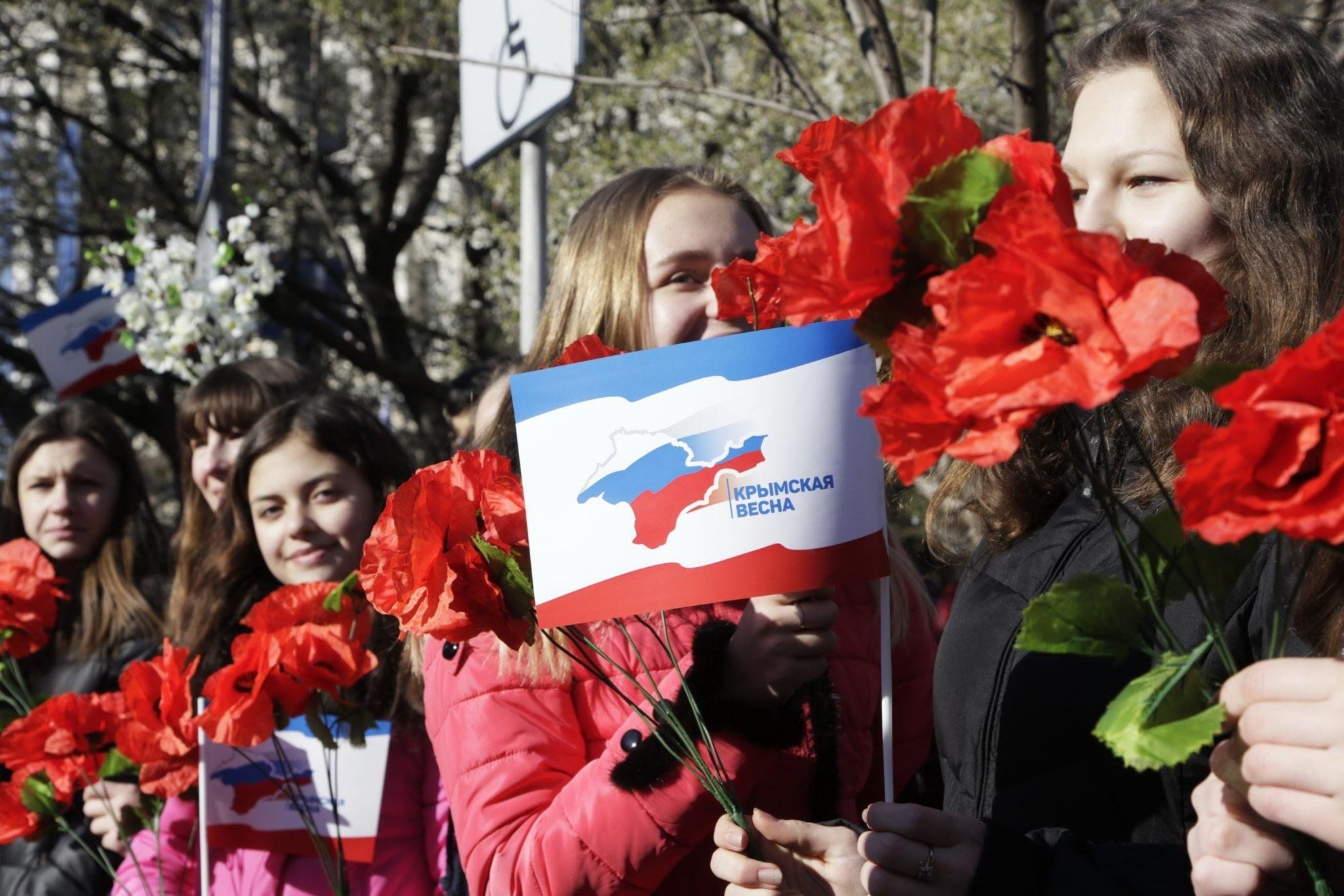 Празднования крыма. Крымская Весна 2014 Симферополь. Крымская Весна 2014 воссоединение Крыма. Воссоединение Крыма с Россией 2014 поздравление. Референдум Крым Севастополь 2014.