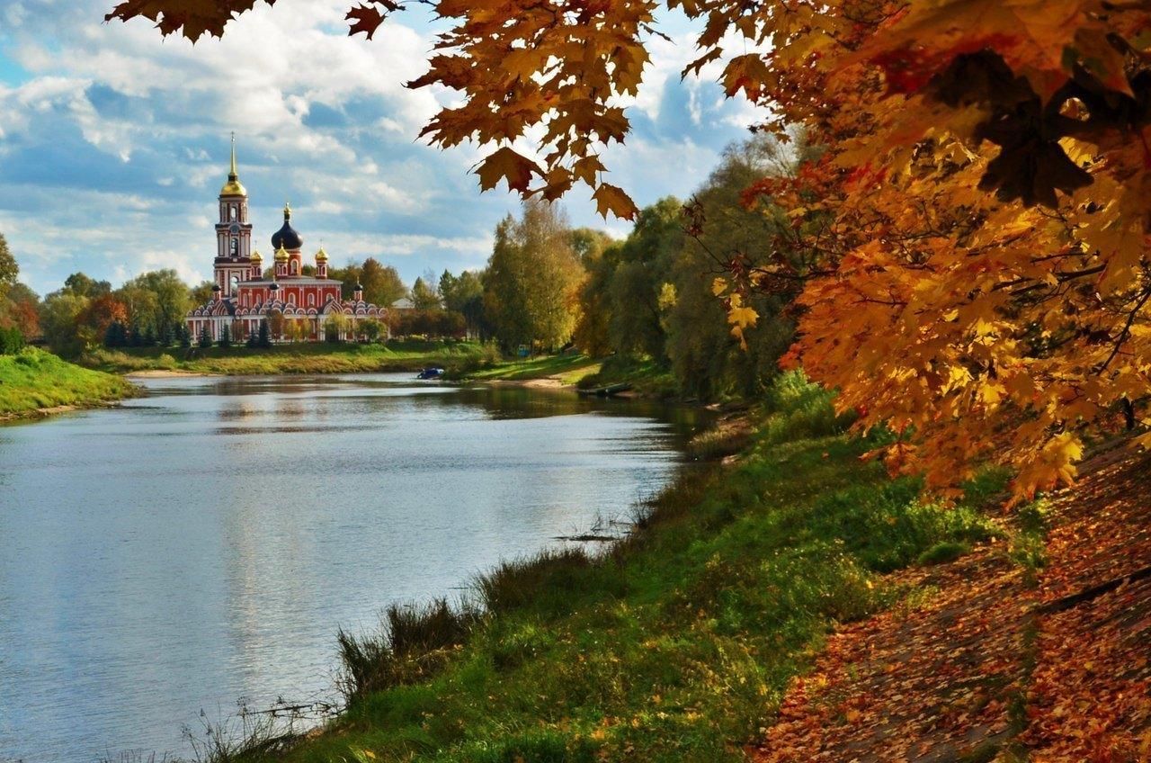 Парк осень Церковь Лунинская