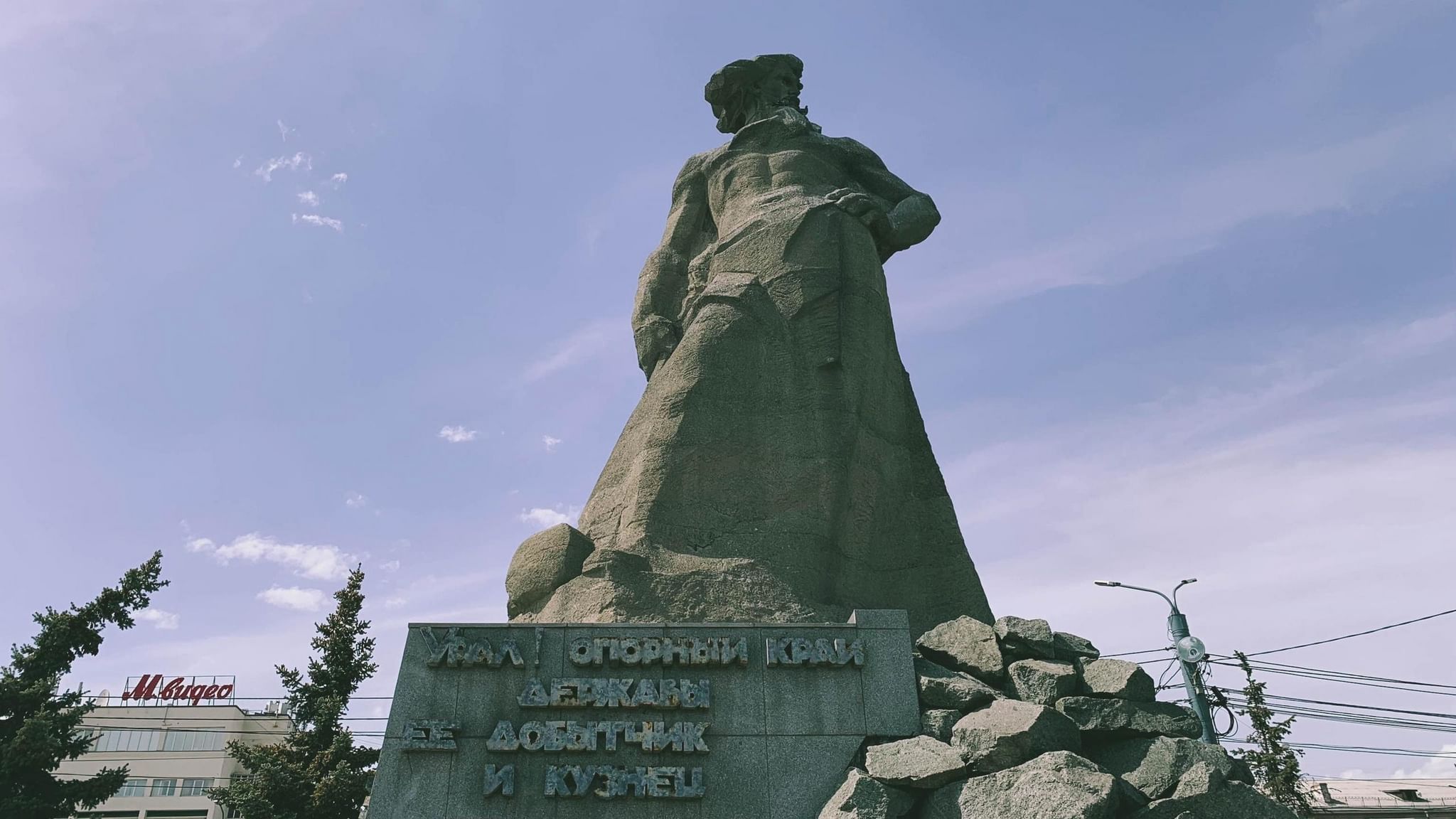 Памятник сказ об урале в челябинске фото