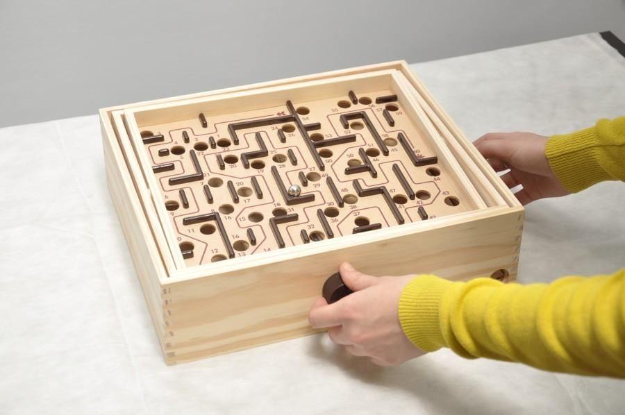 головоломка 2022. деревянные настольные игры. собрать конструктор шарик. головоломка 2022 года. ребус мозаика.