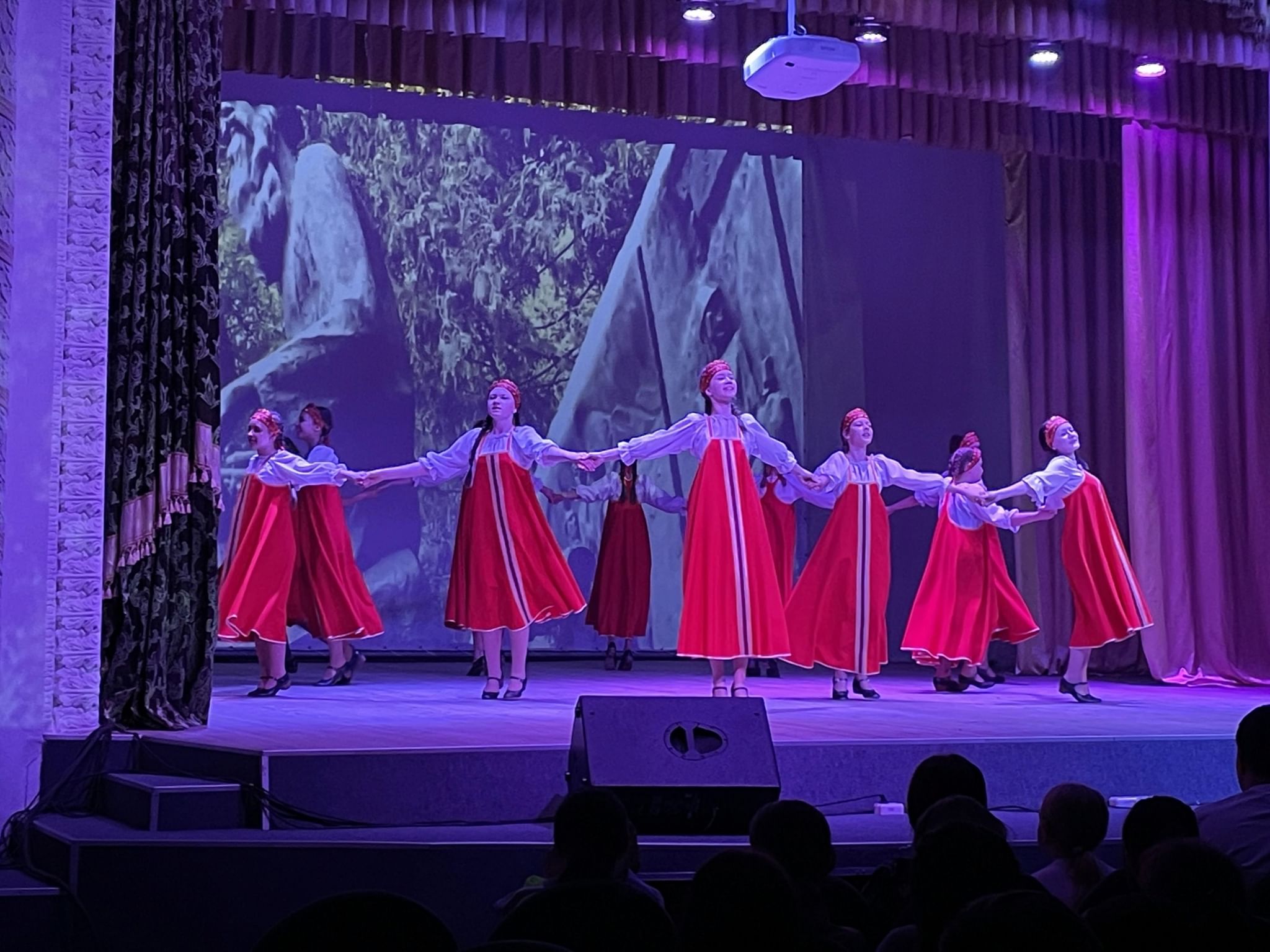 Конкурс зажигай новосибирск. Школа танцев ритм. Лагерь зажги звезду. Конкурс зажигай новосибирск. Ансамбль гармония.