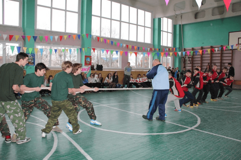 Конкурсная программа спорт. Спортивное развлечение с мечами. Военно спортивная программа картинки. Красив в строю силен в бою картинки. Чемодуровская школа.