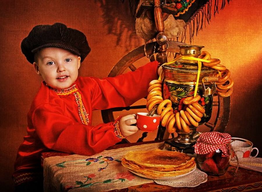 Чай с баранками пьем. Чаепитие в русском народном стиле. Чаепитие в старину. Самовар для детей. Чаепитие для детей.