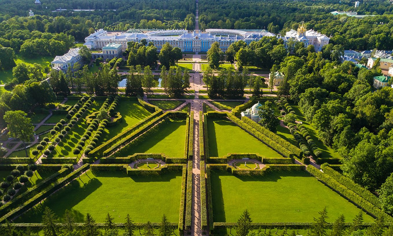 В парке екатерининского дворца