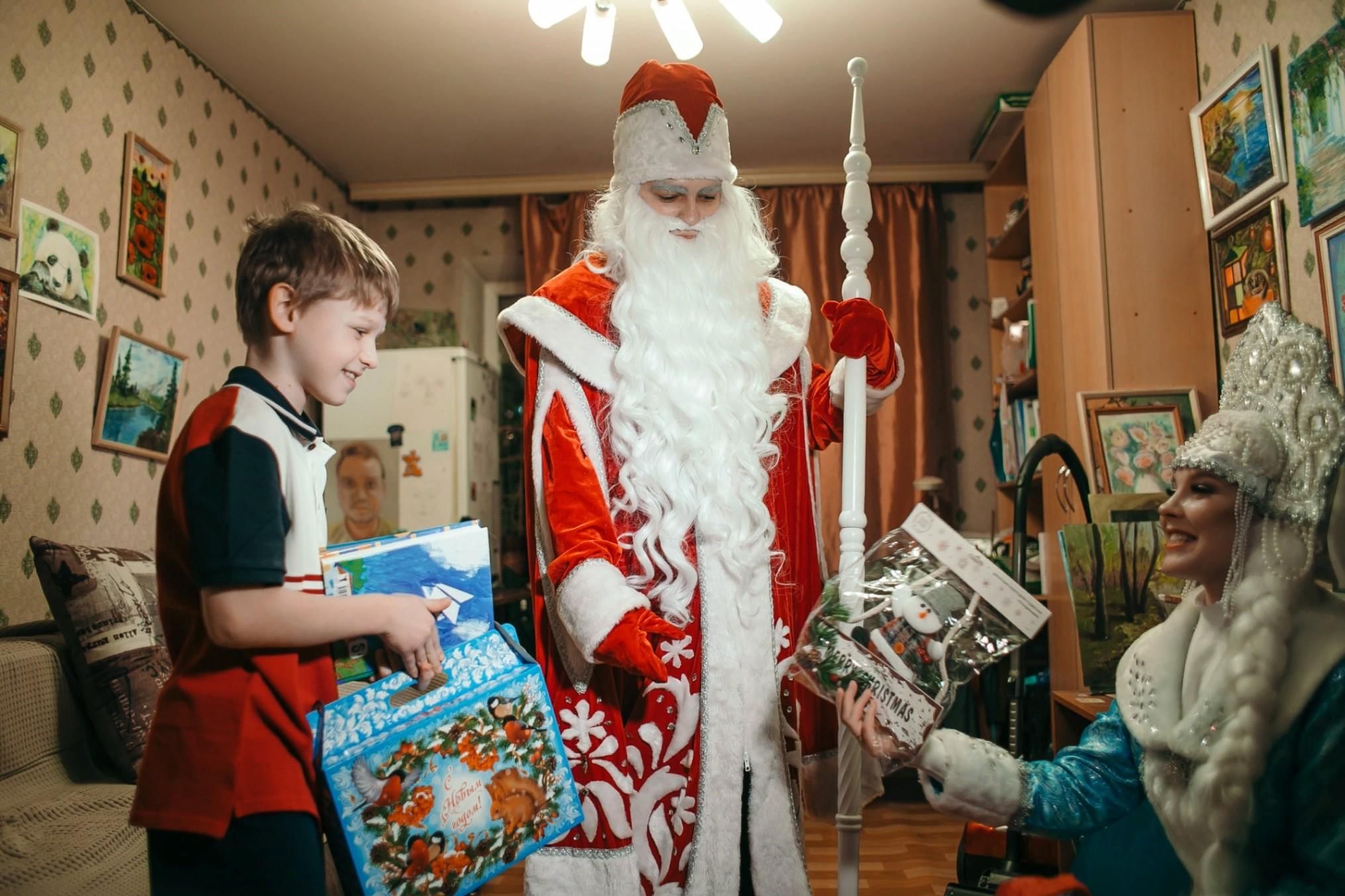 Подарок в каждый дом. Новый год в каждый дом. Новый год в каждый дом акция. Всероссийская акция новый год в каждый дом. Новый год в каждый двор акция.