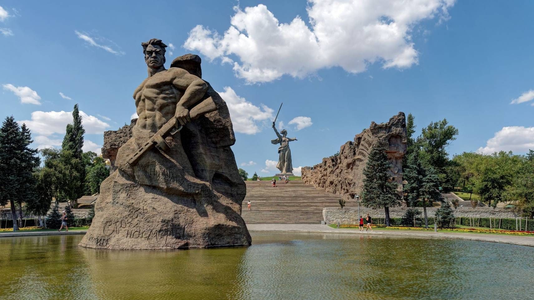 Памятники волгограда фото с названиями