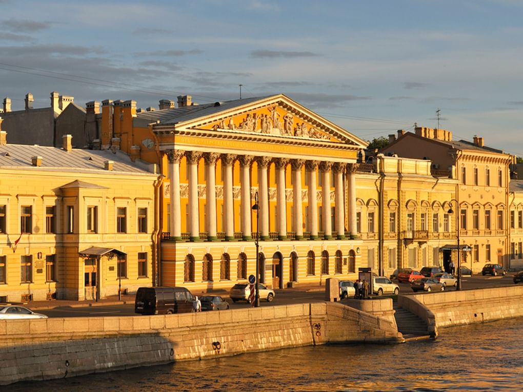 Особняк Румянцева на Английской набережной. Санкт-Петербург. Архитектор Василий Глинка. 1720–1730. Фотография: Виктор Карасев / фотобанк «Лори»