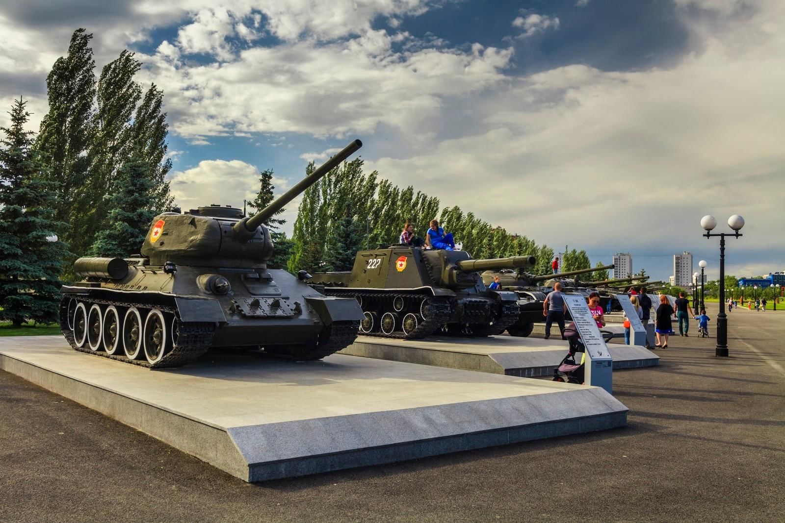 Парк победы что там есть. Мемориальный комплекс парка Победы Казань. Парк Победы Уфа. Памятник парк Победы Казань. Парк Победы и музей военной техники Казань.