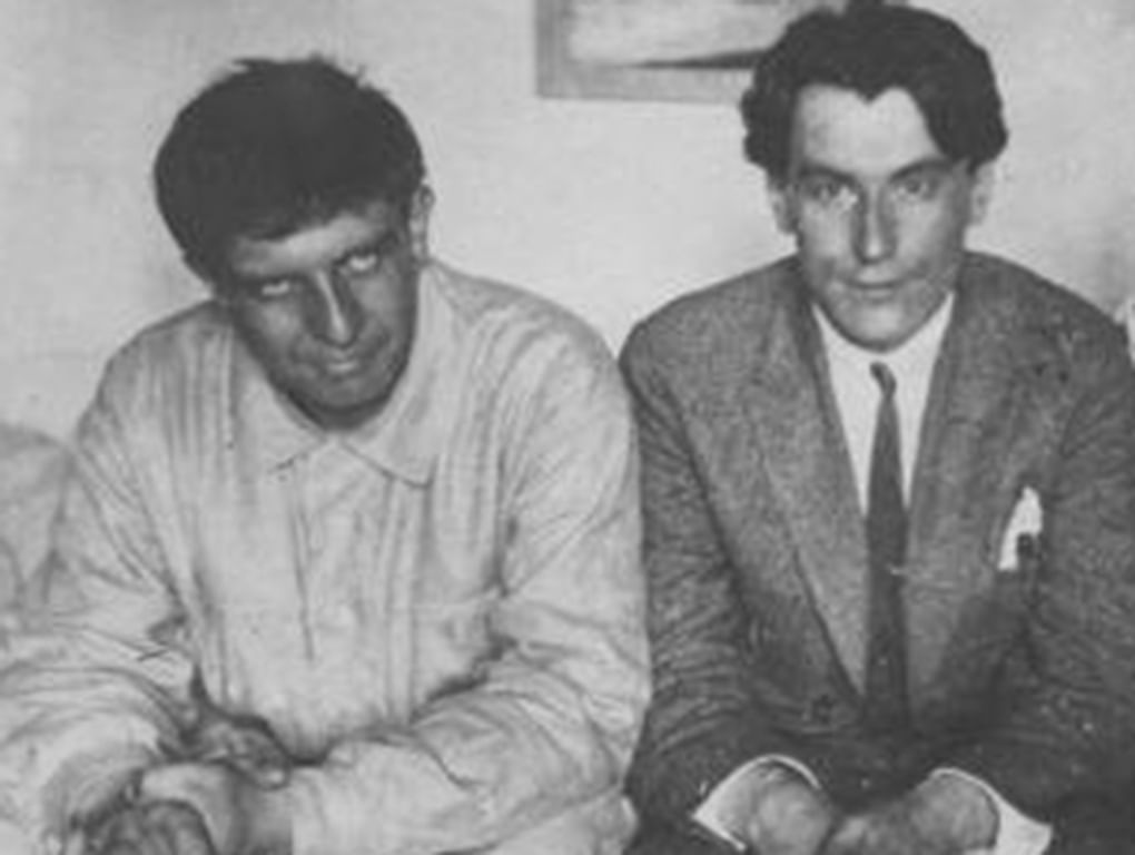 Поэт Эдуард Багрицкий (слева) и писатель Валентин Катаев. 1919 год. Государственный музей истории российской литературы им. В.И. Даля, Москва