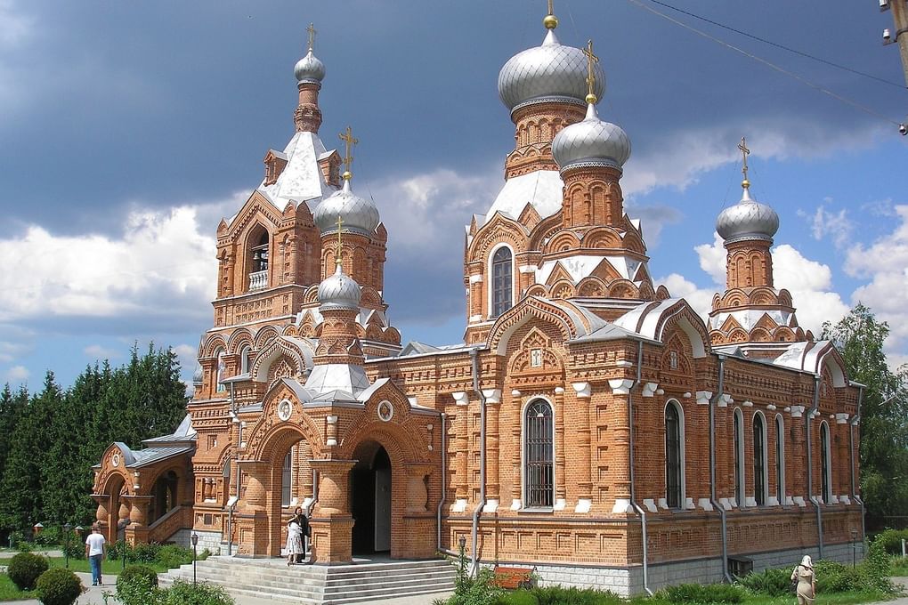 Церковь Воздвижения Честного Креста Господня в Дарне (Крестовоздвиженский храм). Московская область. Архитектор Сергей Шервуд. 1895-1900. Фотография: Kosun / <a href="https://commons.wikimedia.org/w/index.php?curid=26464178" target="_blank" rel="noopener">commons.wikimedia</a> / <a href="http://creativecommons.org/publicdomain/zero/1.0/deed.en" target="_blank" rel="noopener">CC0</a>