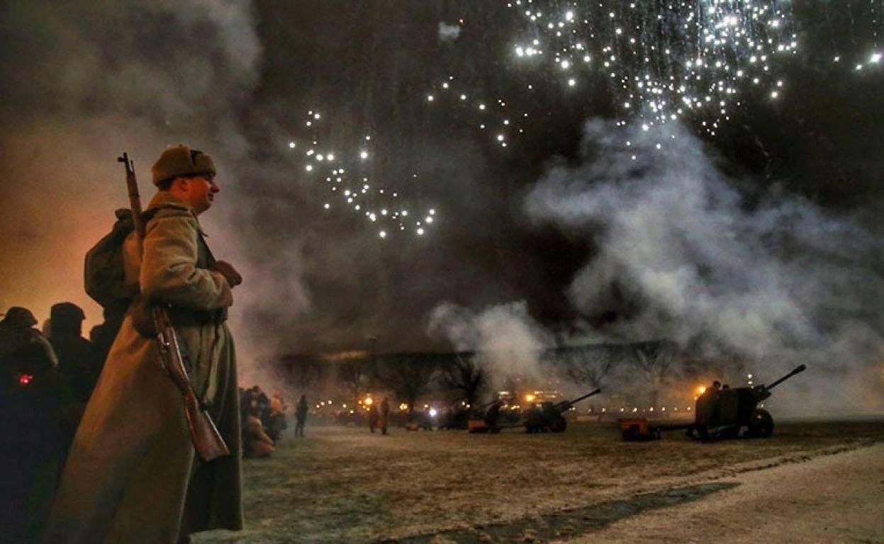 В каком была снята блокада ленинграда. Прорыв блокады Ленинграда 27 января 1944. Салют блокада Ленинграда 1944. Салют в Ленинграде 27 января 1944 года. Освобождение блокадного Ленинграда.