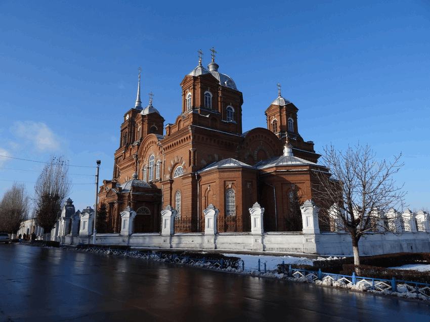 Бутурлиновка воронежская. Собор в Бутурлиновке Воронежской области. Храмы Бутурлиновки Воронежской области. Церковь Покрова Пресвятой Богородицы Бутурлиновка. Красная Церковь Бутурлиновка.