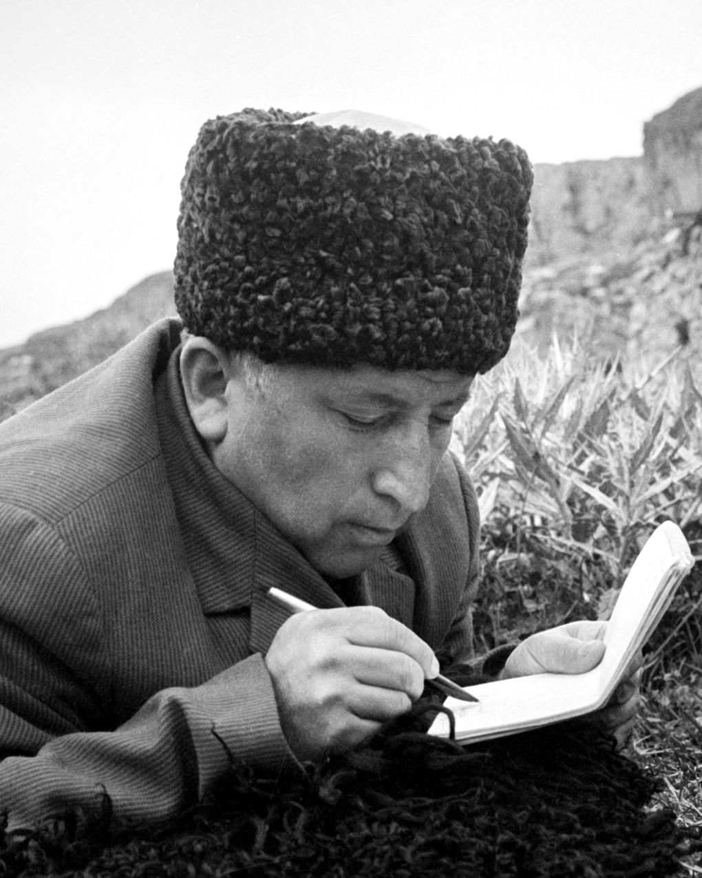 Расул Гамзатов. Дагестанская АССР, 1967 год. Фотография: Рудольф Дик / ТАСС
