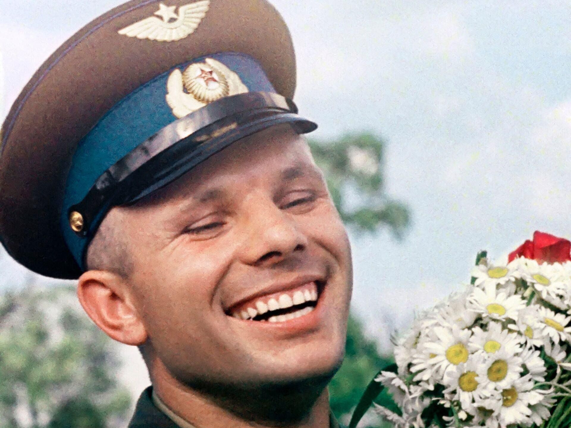 Гагарин цветное фото