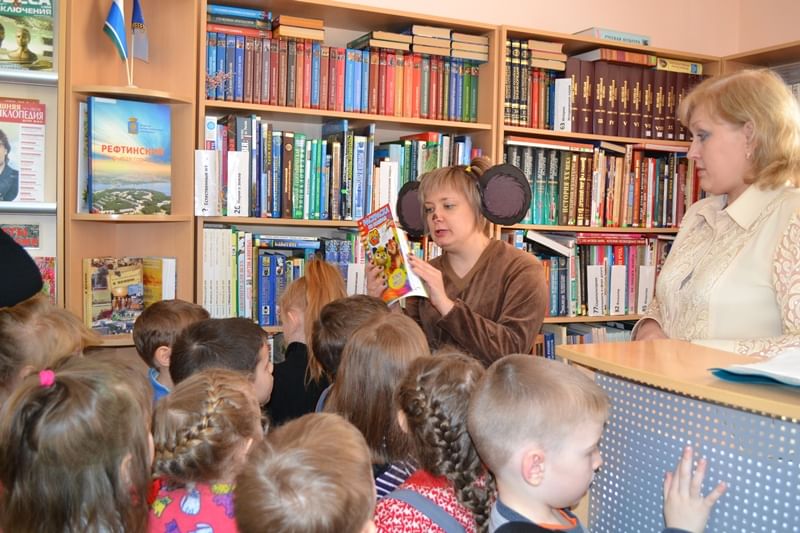 Экскурсия библиотеку класса. Экскурсия в библиотеку. Экскурсия в детскую библиотеку. Экскурсия в библиотеку для детей. Экскурсия по библиотеке для детей.