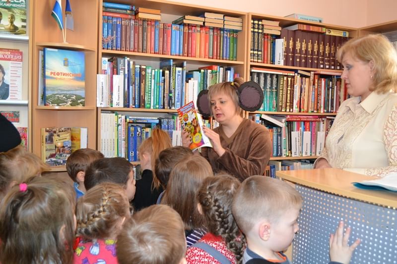 Экскурсия в библиотеку. Экскурсия в детскую библиотеку. Экскурсия в библиотеку для детей. Экскурсия по библиотеке для детей.