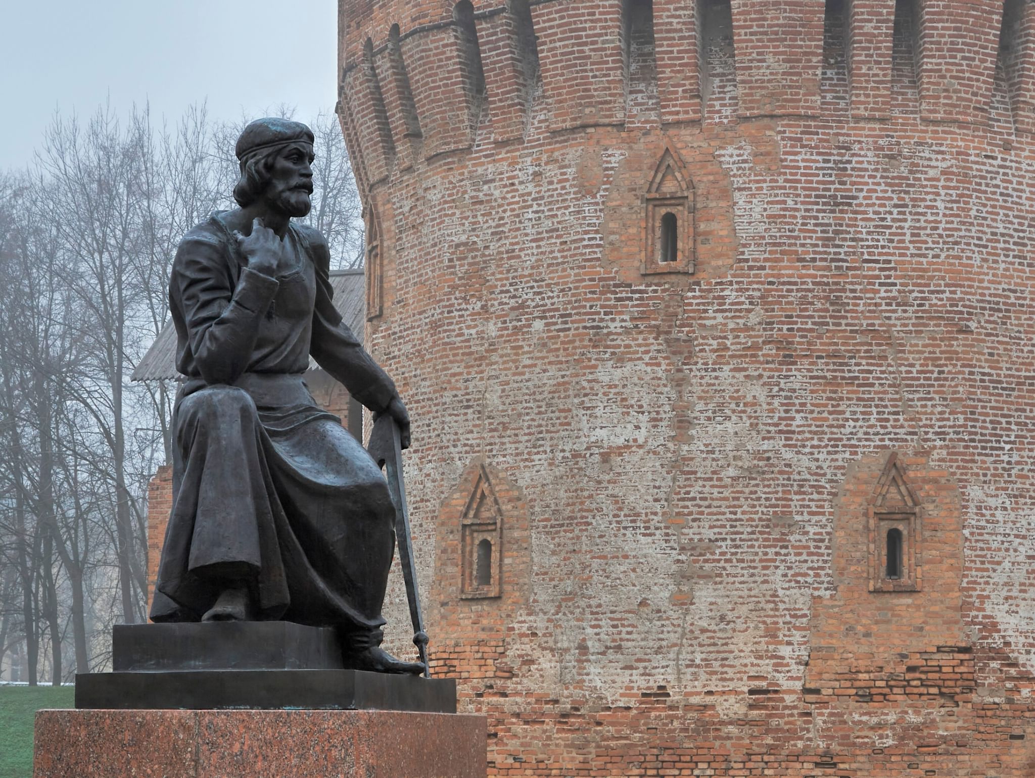 Дата смоленского. Памятник в парке Смоленск. Федора Ермиловича памятник. Памятник Руслан и Людмила в Смоленске.